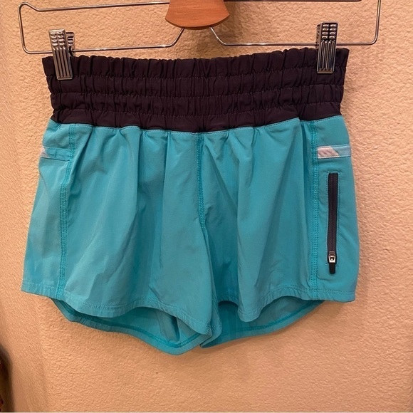 LULULEMON Women Turquoise Wet Dry Warm Athletic Shorts Size 4 - Picture 3 of 7